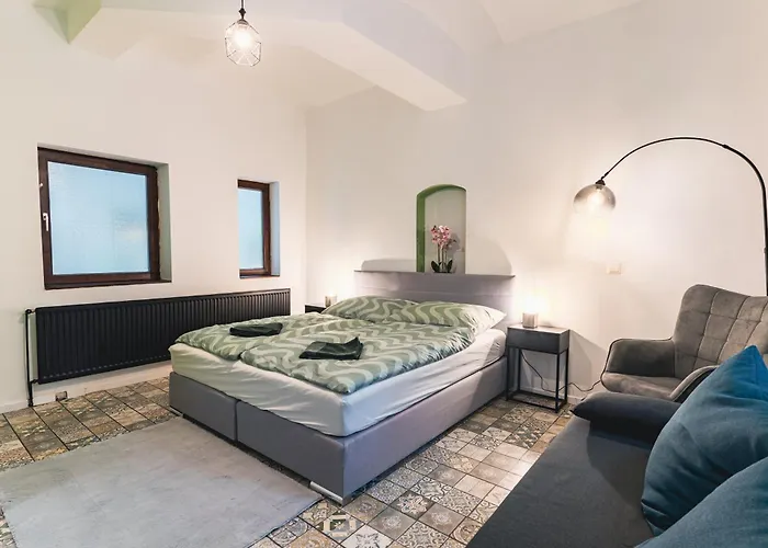 At Schoenbrunn #1 Apartment *